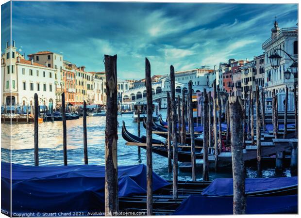 Rialto bridge and Grand Canal in Venice, Italy. Canvas Print by Stuart Chard