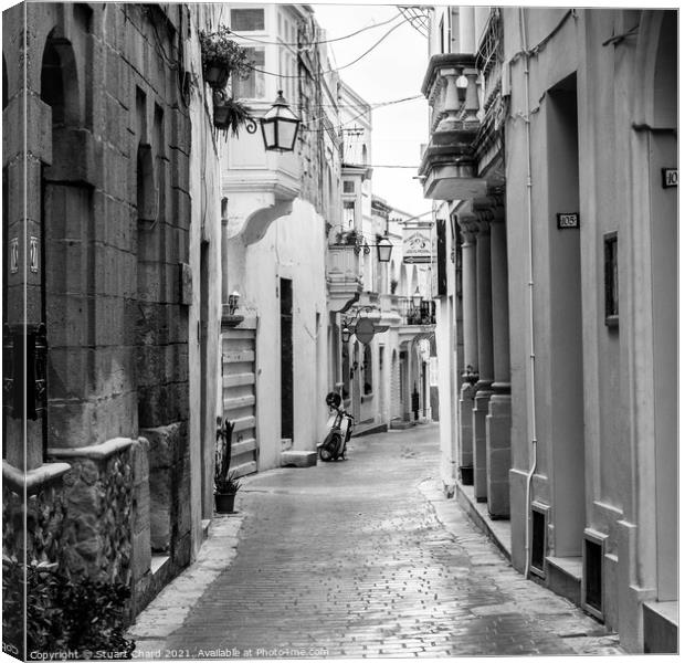 Victoria Street in Gozo, Malts Canvas Print by Stuart Chard