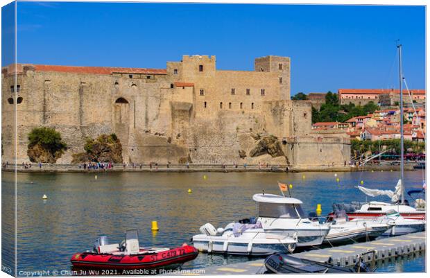 Château Royal de Collioure, a French royal castle in the town of Collioure, France Canvas Print by Chun Ju Wu