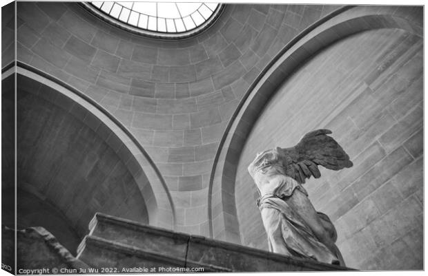 Victoire de Samothrace (Winged Victory of Samothrace), a Greek sculpture exhibited at Louvre Museum in Paris, France Canvas Print by Chun Ju Wu