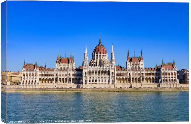 Hungarian Parliament Building on the banks of the Danube, Budapest, Hungary Canvas Print by Chun Ju Wu