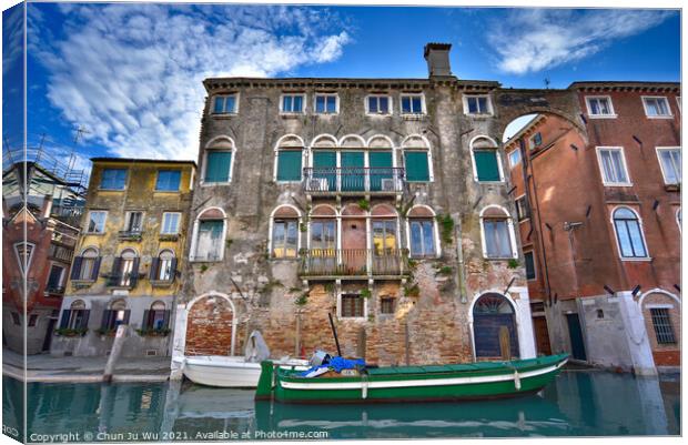 Vintage buildings along the canal in Venice, Italy Canvas Print by Chun Ju Wu