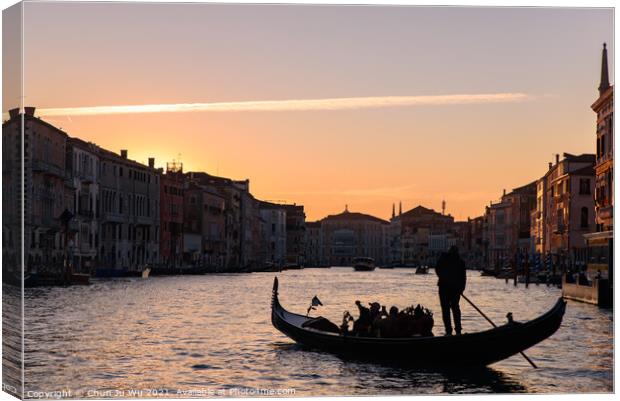 Silhouette of gondola on the Grand Canal at sunrise / sunset time, Venice, Italy Canvas Print by Chun Ju Wu