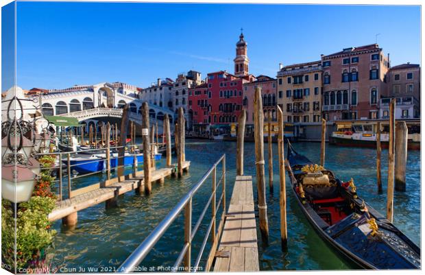 View of the Grand Canal, Rialto Bridge, and gondol Canvas Print by Chun Ju Wu