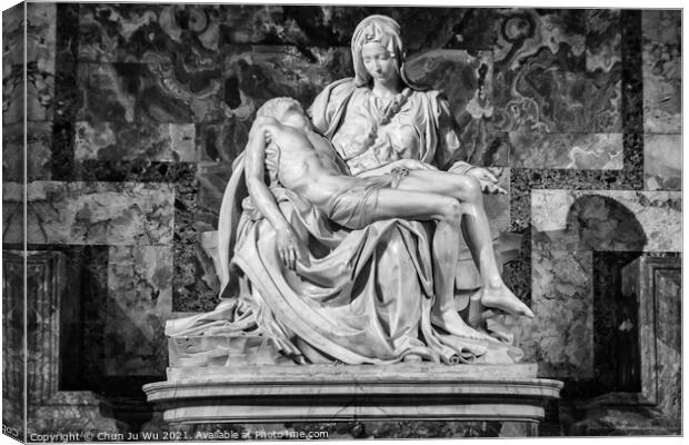 Pieta, a sculpture by Michelangelo, in St. Peter's Basilica (black & white) Canvas Print by Chun Ju Wu
