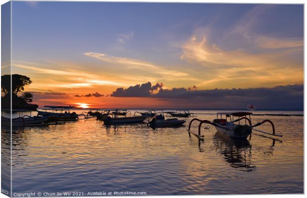 Sunset at Mushroom Beach with boats on the sea, Lembongan, Bali, Indonesia Canvas Print by Chun Ju Wu