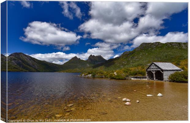 Dove Lake and Cradle Mountain in Tasmania, Australia Canvas Print by Chun Ju Wu