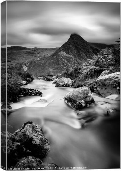 Brooding Tryfan in black and white Canvas Print by John Henderson