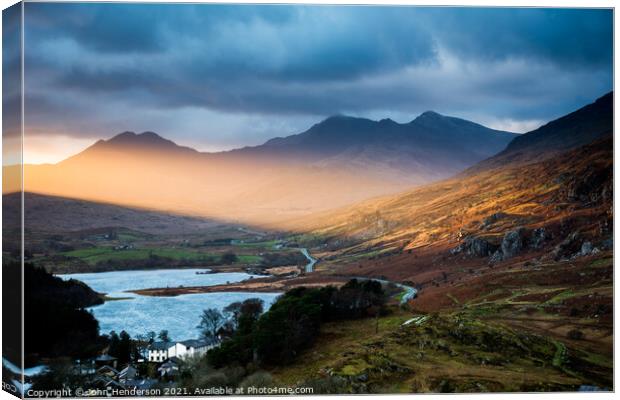 Snowdon sunshine Canvas Print by John Henderson