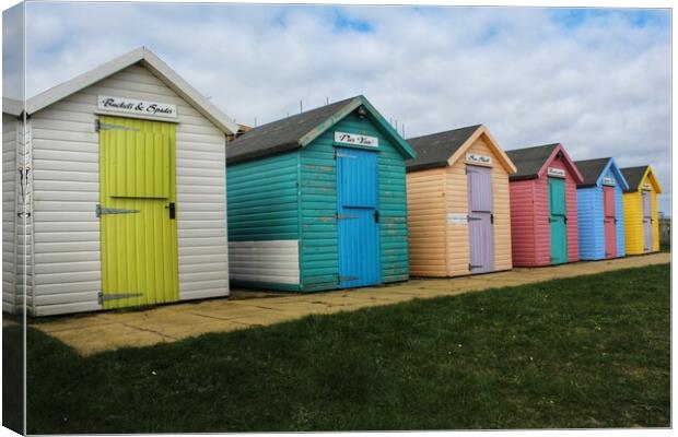 Amble Beach Huts  Canvas Print by ami Photography