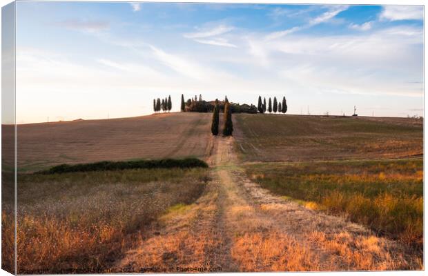 Villa Poggio Manzuoli or Gladiator House in Val d'Orcia, Tuscany Canvas Print by Dietmar Rauscher