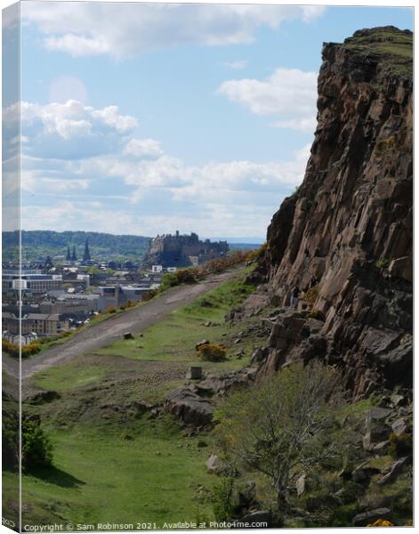 Salisbury Crags and Edinburgh Castle Canvas Print by Sam Robinson