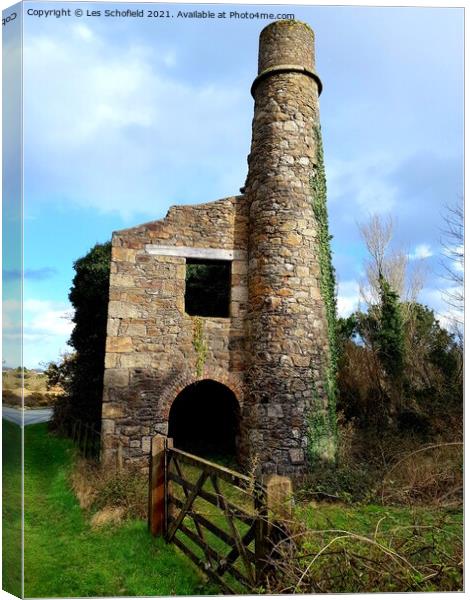 Old tin mine chimney stack cornwall  Canvas Print by Les Schofield