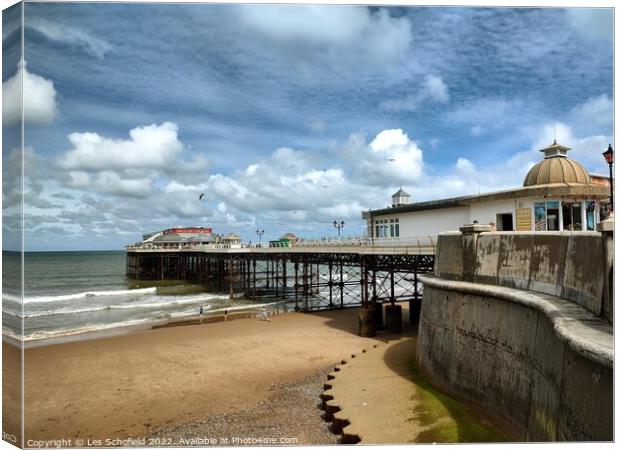 Cromer. Pier. Norfolk  Canvas Print by Les Schofield