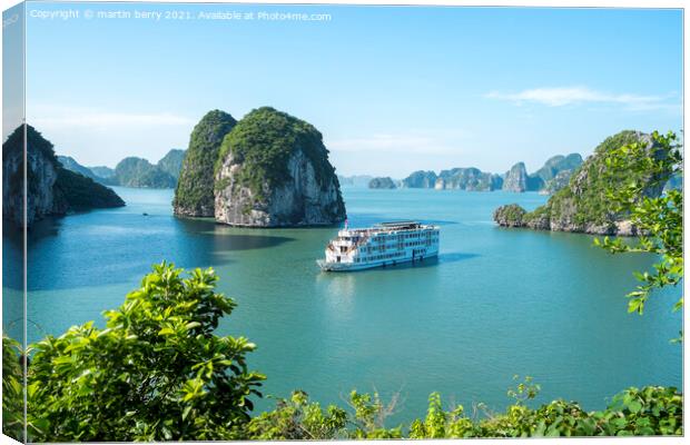 Ha Long Bay Vietnam Canvas Print by martin berry