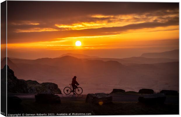 Cyclist's silhouette durning Sunrise Canvas Print by Gerwyn Roberts