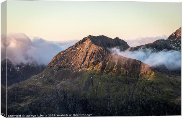 Crib Goch Canvas Print by Gerwyn Roberts