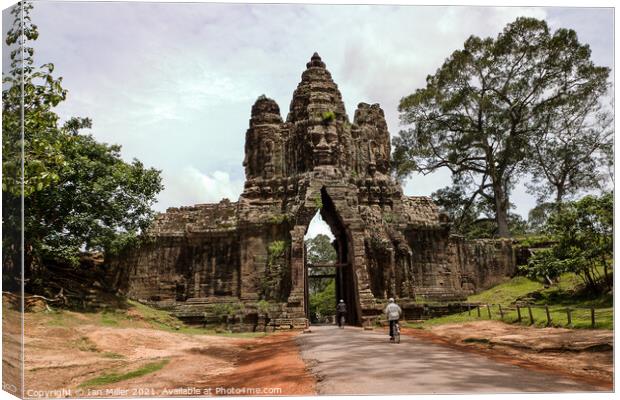 Angkor Thom North Gate, Cambodia Canvas Print by Ian Miller