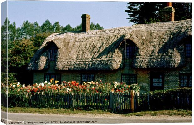 Thatched Cottage Beaulieu 1969 Canvas Print by Bygone Images
