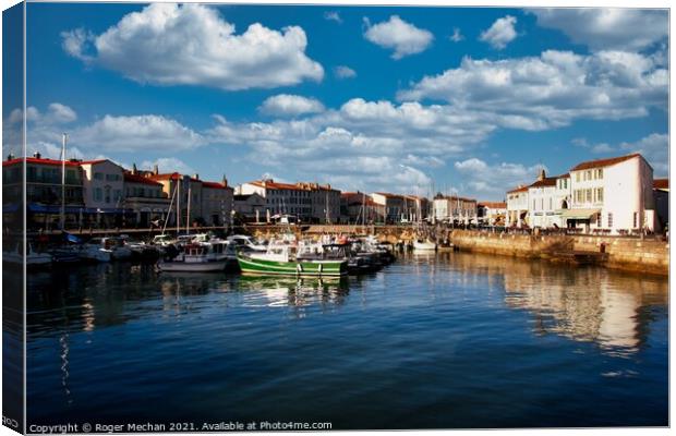 Tranquil Harbour Canvas Print by Roger Mechan