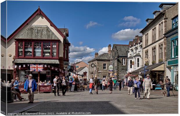 Keswick Town Cumbria Canvas Print by Raymond Evans