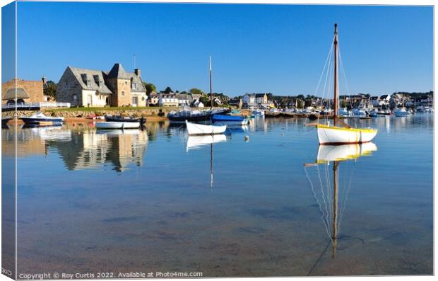 Ploumanach Harbour Reflections Canvas Print by Roy Curtis
