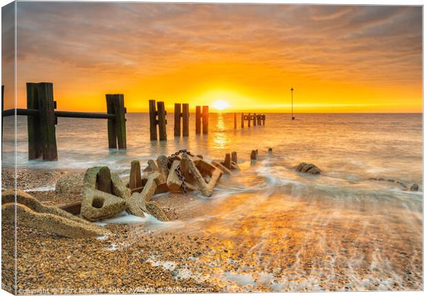 Warm Hues of Bawdsey Sunrise Canvas Print by Terry Newman