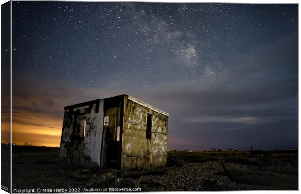 Shack beneath the stars Canvas Print by Mike Hardy