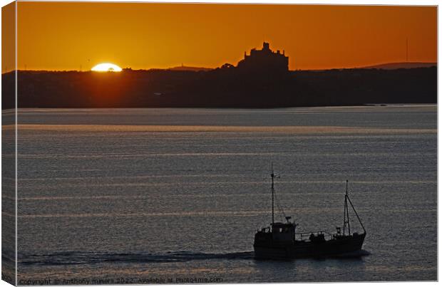 Sunrise over St.Michaels Mount Cornwall as a fishi Canvas Print by Anthony miners