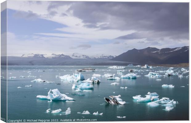 Iceland, Jokulsarlon Lagoon, Turquoise icebergs floating in Glac Canvas Print by Michael Piepgras