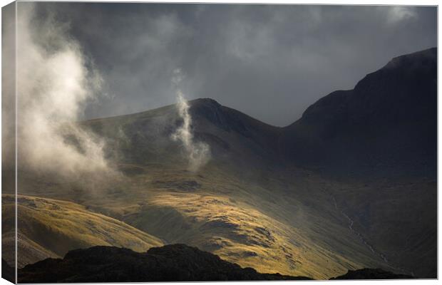 Wispy clouds floating over Green Gable, the Lake District Canvas Print by Alan Wise