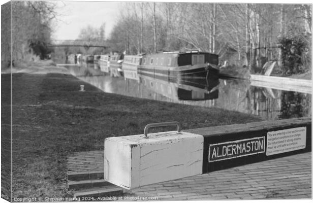Aldermaston Lock on the Kennet and Avon Canal Canvas Print by Stephen Young