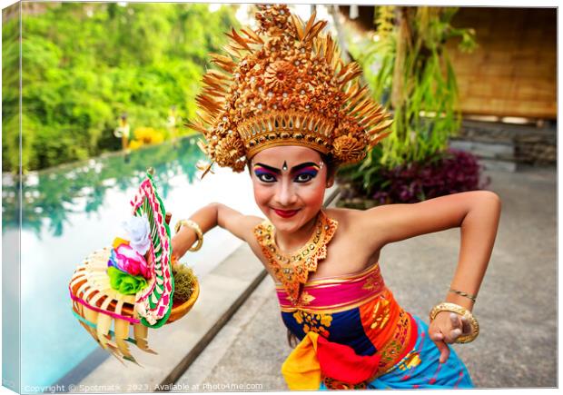 Portrait Indonesian Balinese young artistic dancer in costume Canvas Print by Spotmatik 