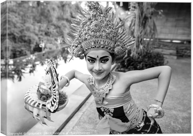 Portrait Indonesian Balinese young artistic dancer in costume Canvas Print by Spotmatik 