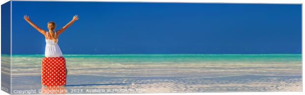 Panorama of female traveler on Bahamas ocean beach Canvas Print by Spotmatik 