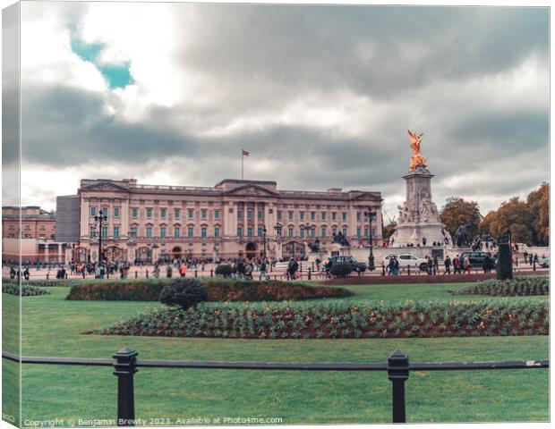 Buckingham Palace Canvas Print by Benjamin Brewty