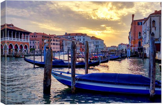 Sunset in Canal Grande Canvas Print by Fabrizio Troiani