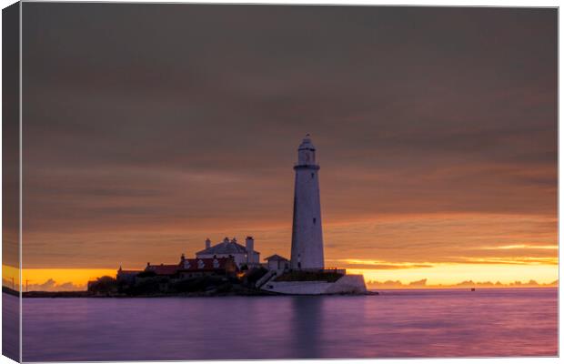 St Marys Lighthouse Sunrise Canvas Print by Steve Smith