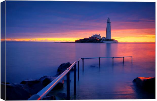 St Mary's Lighthouse Whitley Bay Canvas Print by Tim Hill