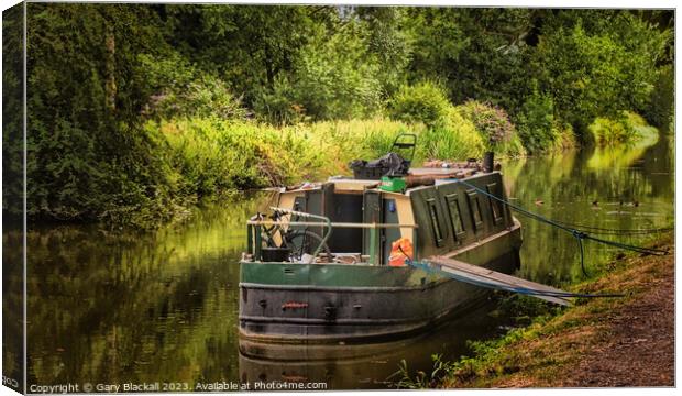 Canal Boat on the Kennet and Avon Canal Canvas Print by Gary Blackall