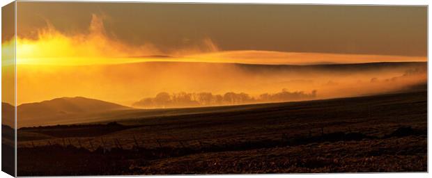 Sunset in the Peak District Canvas Print by Jean Gilmour
