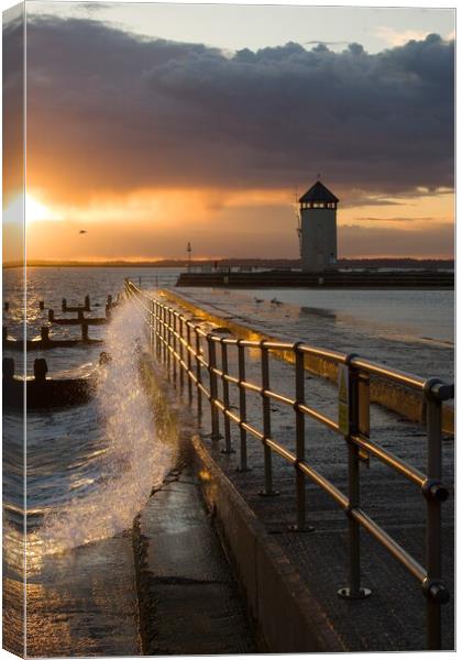Sunset over Batemans Tower in Brightlingsea essex. Canvas Print by Tony lopez