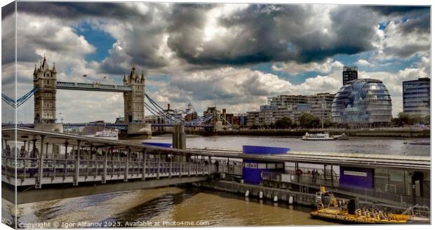 Heavy Clouds Over The River Thames Canvas Print by Igor Alifanov