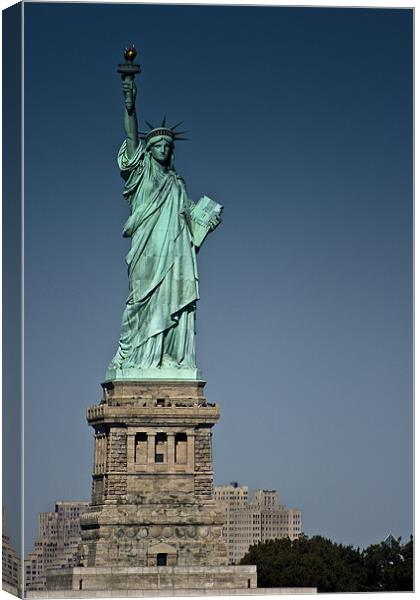 Statue of Liberty Canvas Print by Simon Gladwin