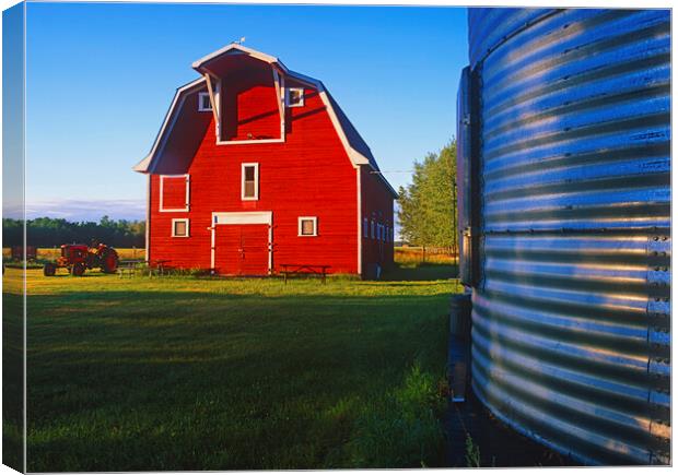 red barn Canvas Print by Dave Reede