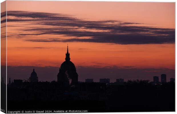 Sunset sunrise in Paris, France Canvas Print by Justo II Gayad