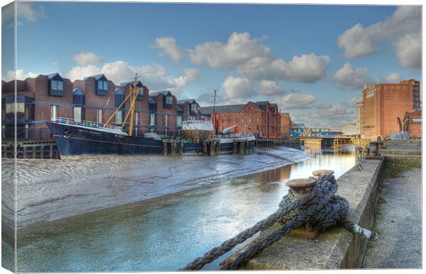 River Hull Canvas Print by Sarah Couzens