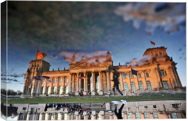 Reichstag in Berlin Canvas Print by Sebastian Wuttke