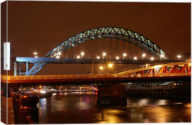 Tyne bridge at night Canvas Print by gary barrett