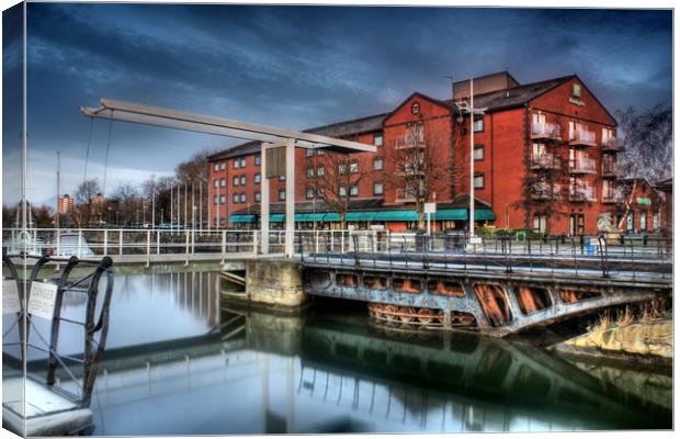 Holiday Inn Hull Canvas Print by Martin Parkinson